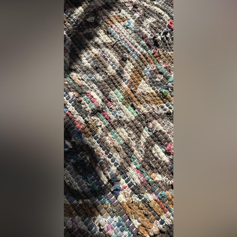Elegant Patterned Rug - Picture 5 of 5